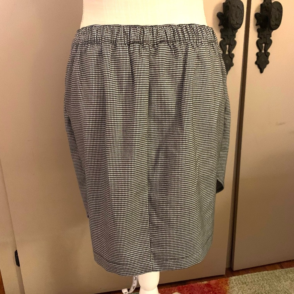 BCBG Black and White Houndstooth Gathered-Front Women's Skirt - Picture 4 of 7